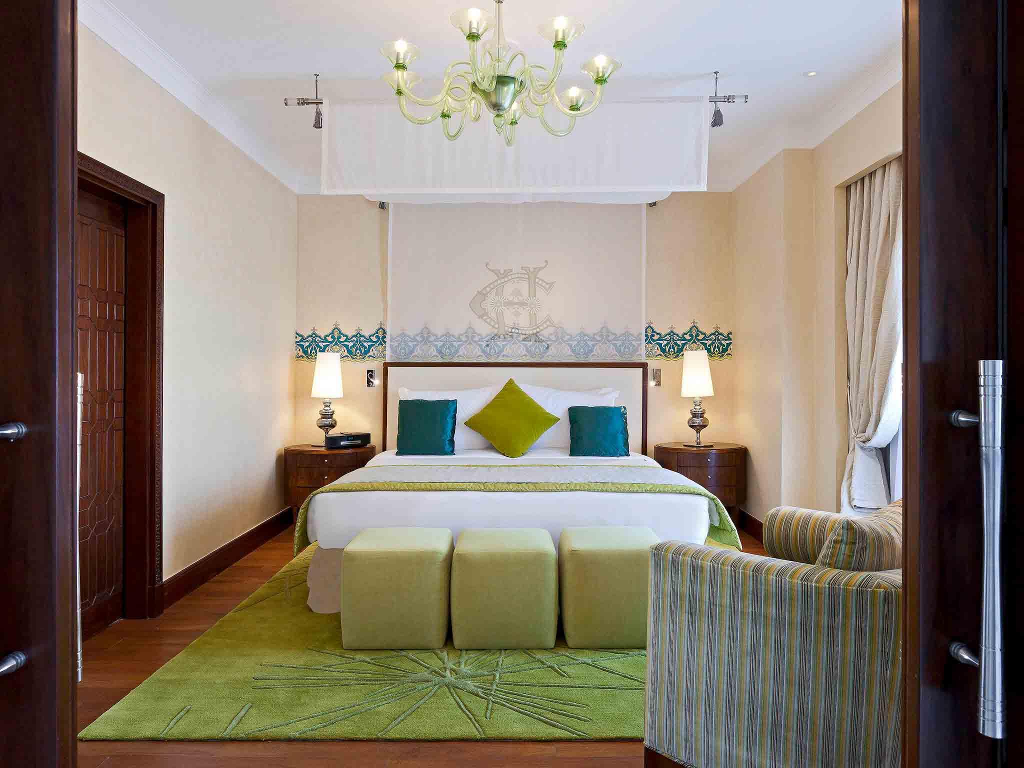 Pavillon Winter Luxor Hotel Ngoại thất bức ảnh A bedroom at the Taj Bengal