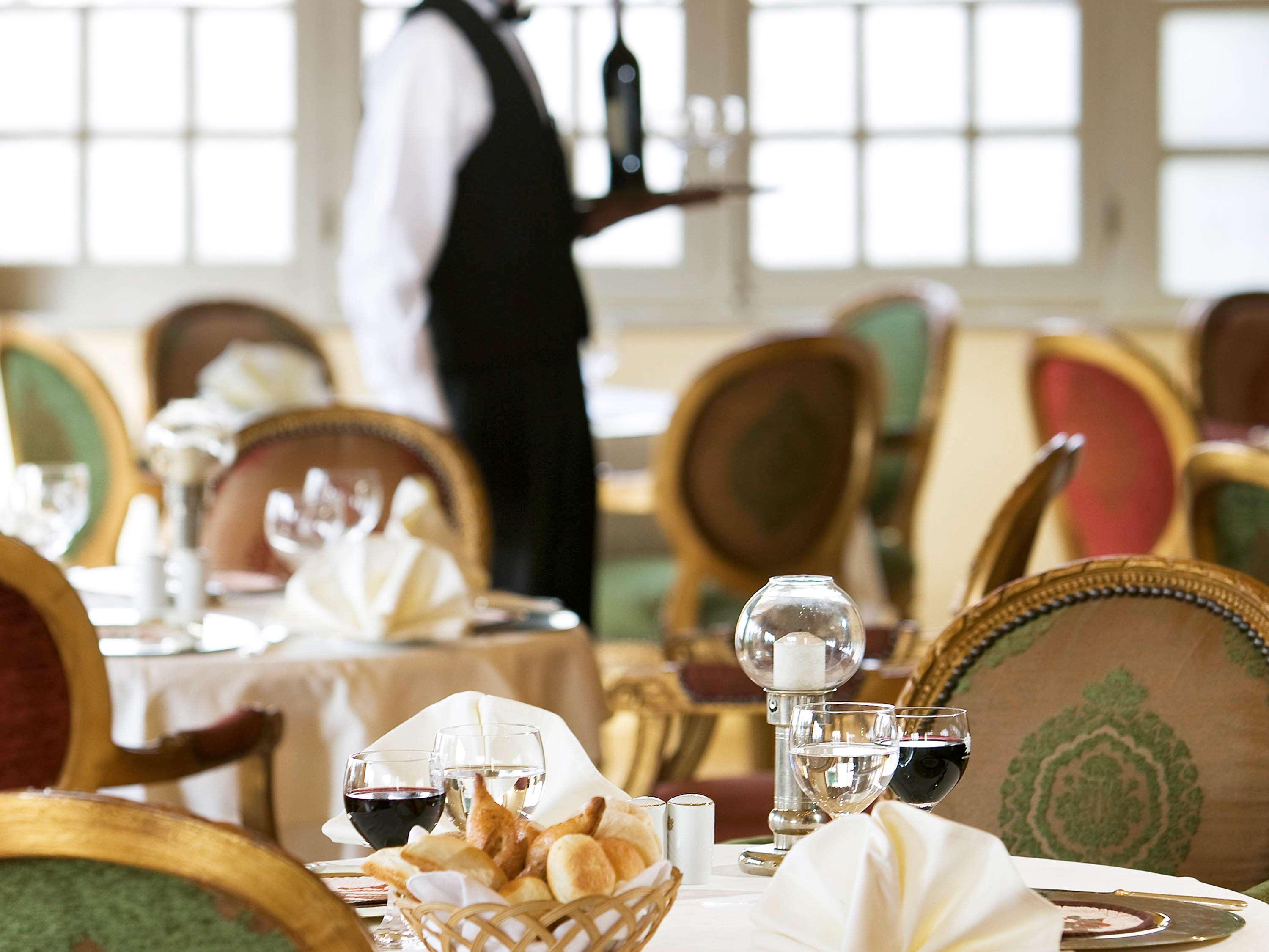 Pavillon Winter Luxor Hotel Ngoại thất bức ảnh A restaurant