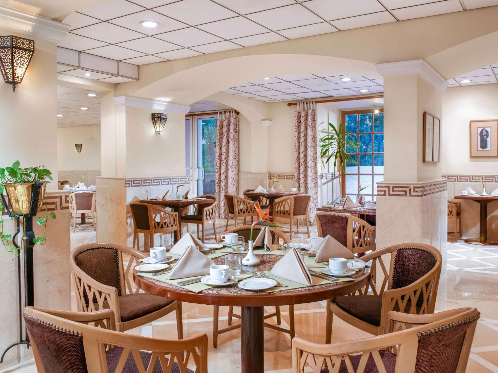 Pavillon Winter Luxor Hotel Ngoại thất bức ảnh The restaurant