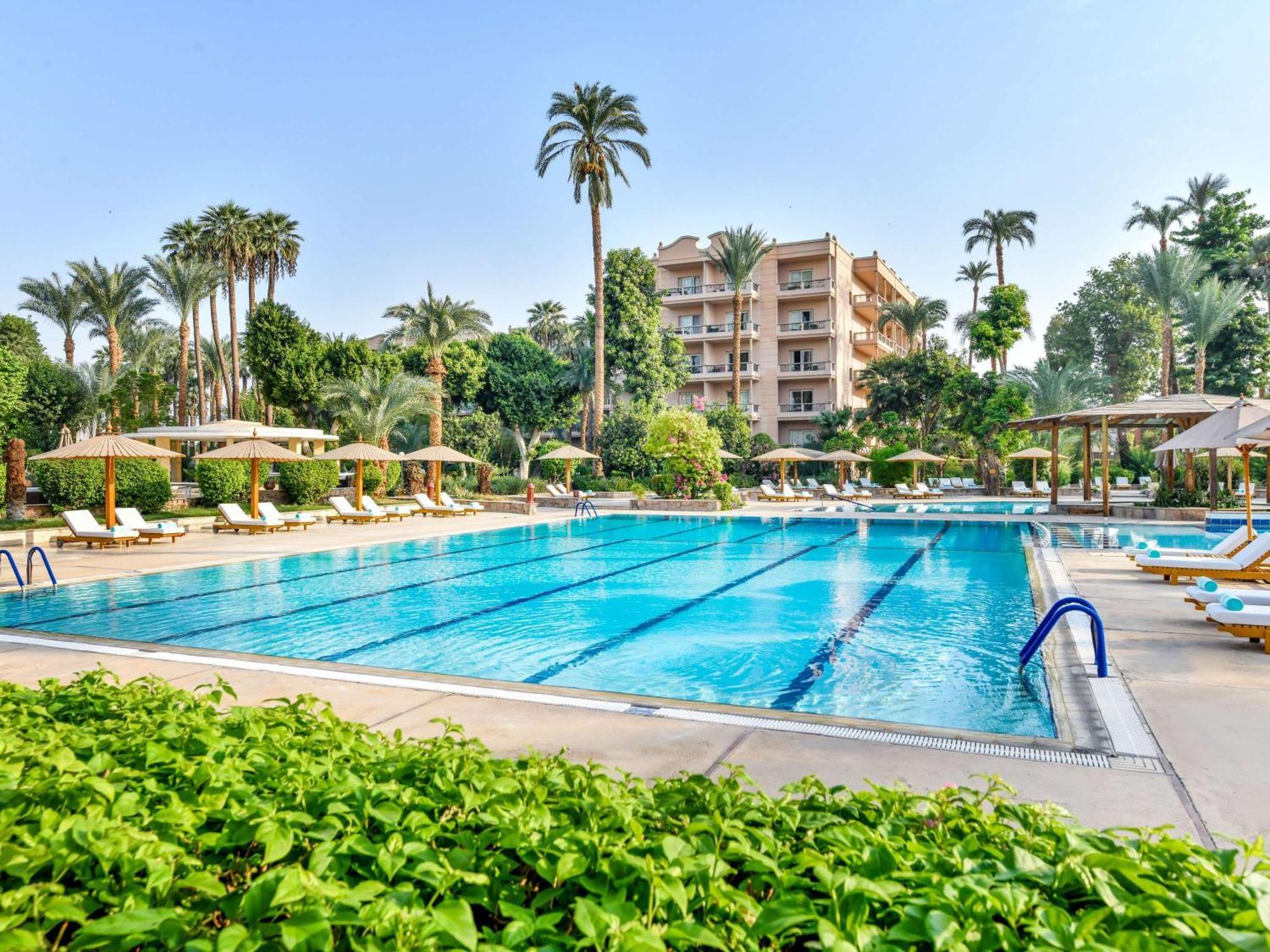 Pavillon Winter Luxor Hotel Ngoại thất bức ảnh The swimming pool at the Four Seasons Hotel, Cairo at Nile Plaza