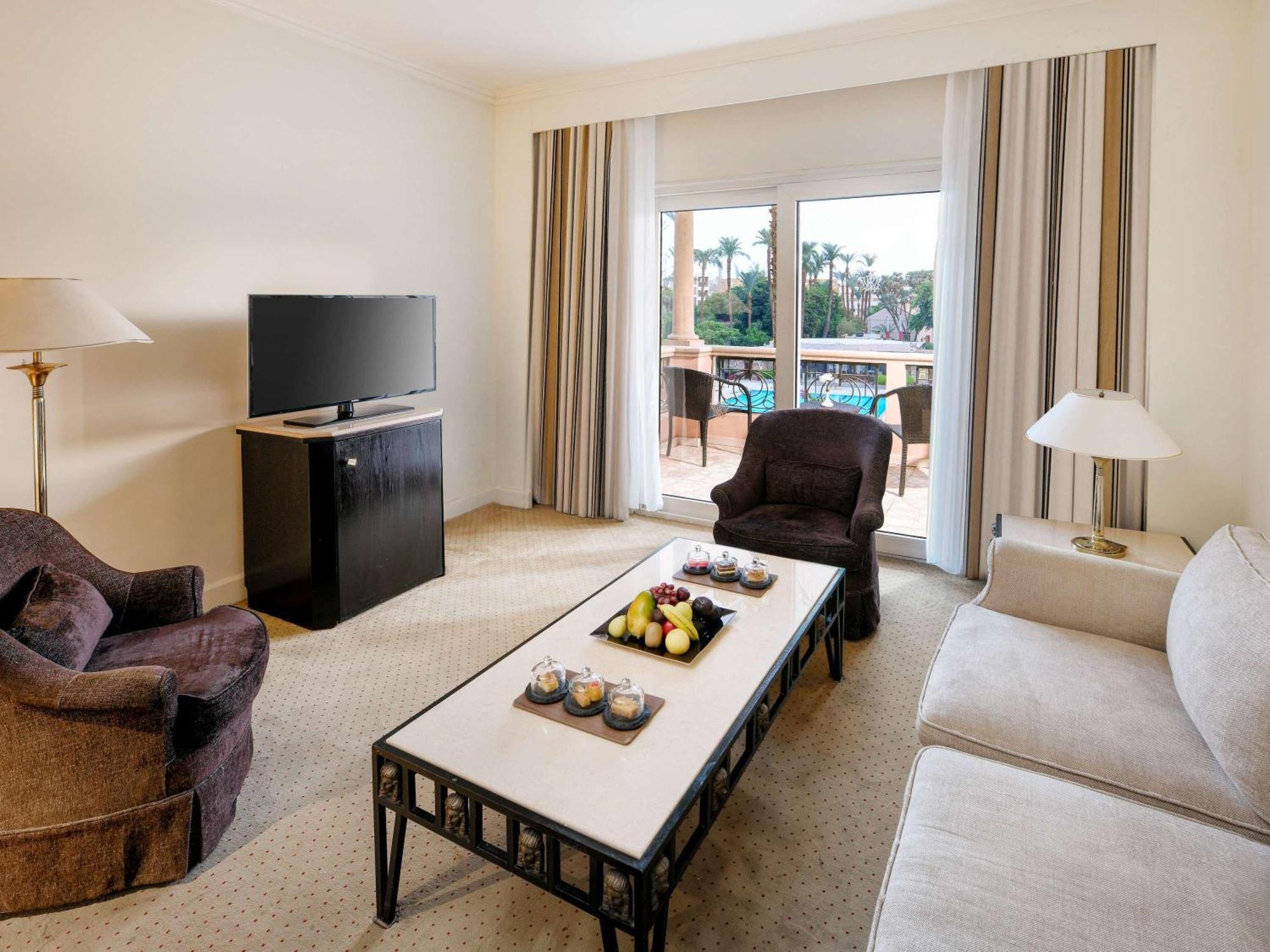 Pavillon Winter Luxor Hotel Ngoại thất bức ảnh Living room
